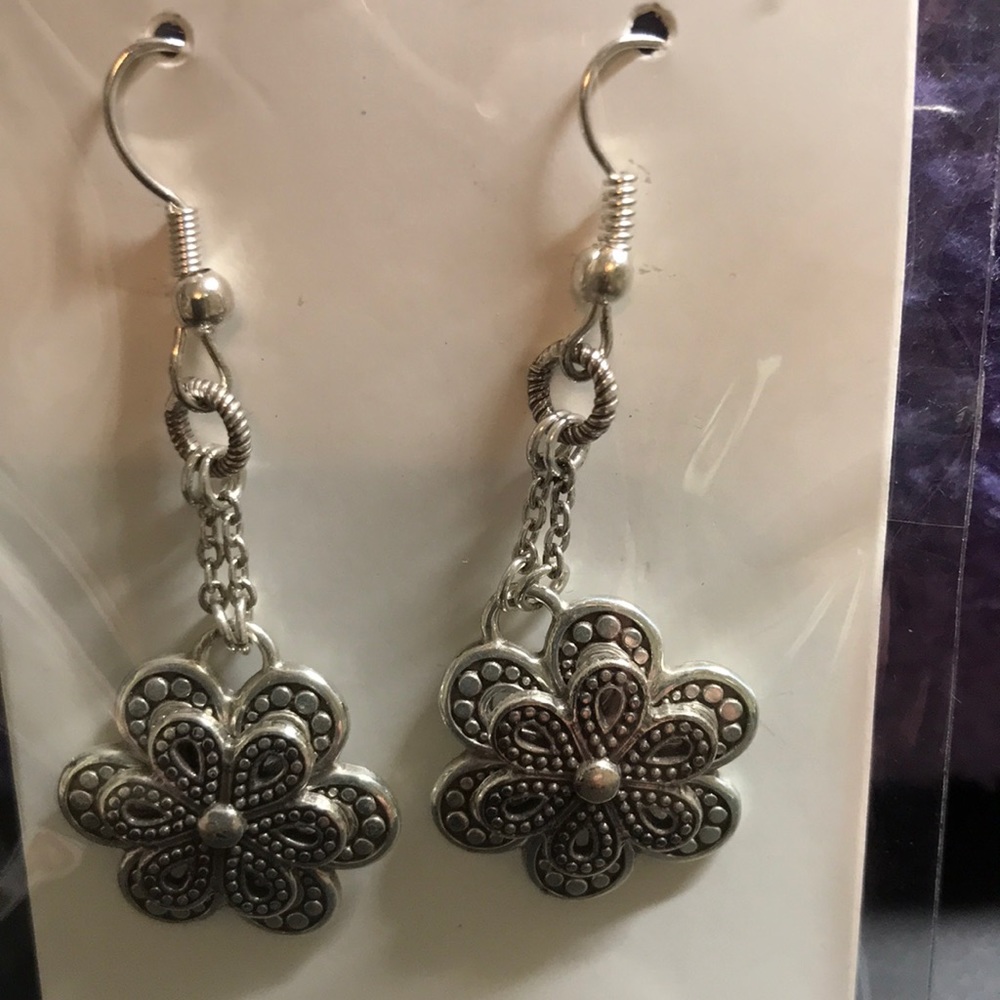 Brighton hanging earrings Daisy style